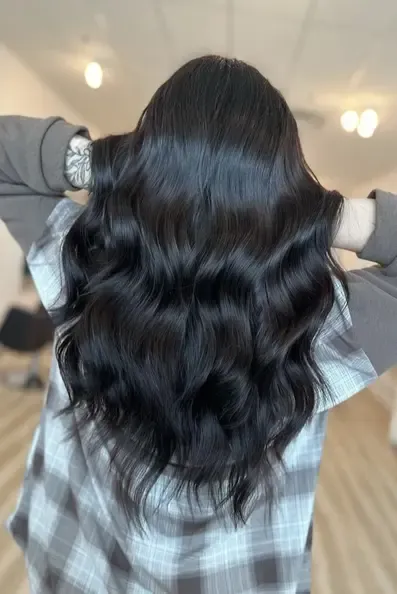 Glossy jet-black waves with mirror-like shine